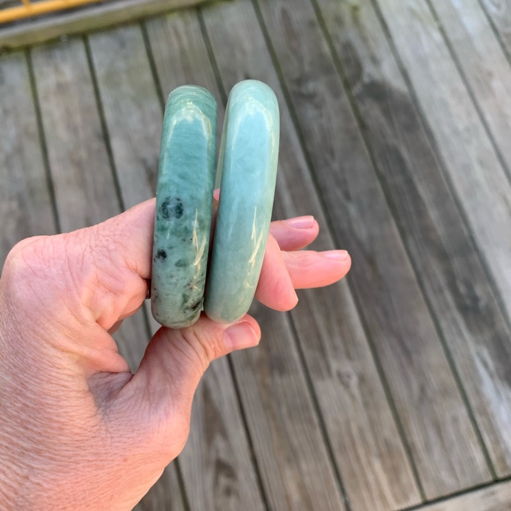 Green Genuine Jade Bangle - Picture 3 of 8